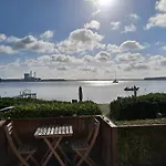 Exclusive Location At The Waters Edge Feriehus *
