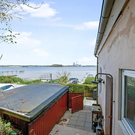 Exclusive Location At The Waters Edge *
